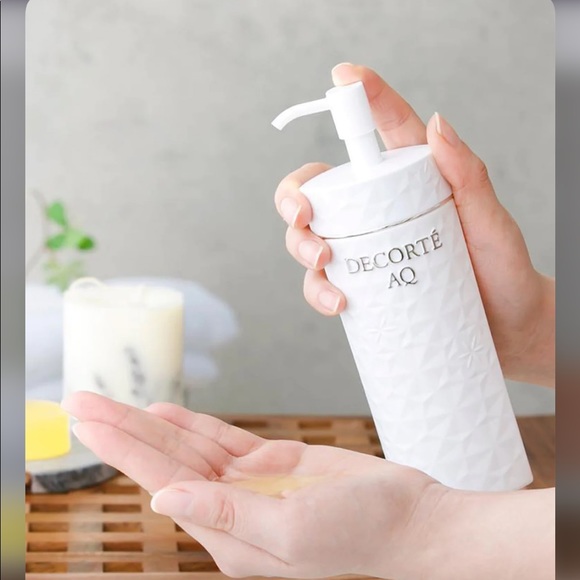 Cleansing Oil - Picture 3 of 3